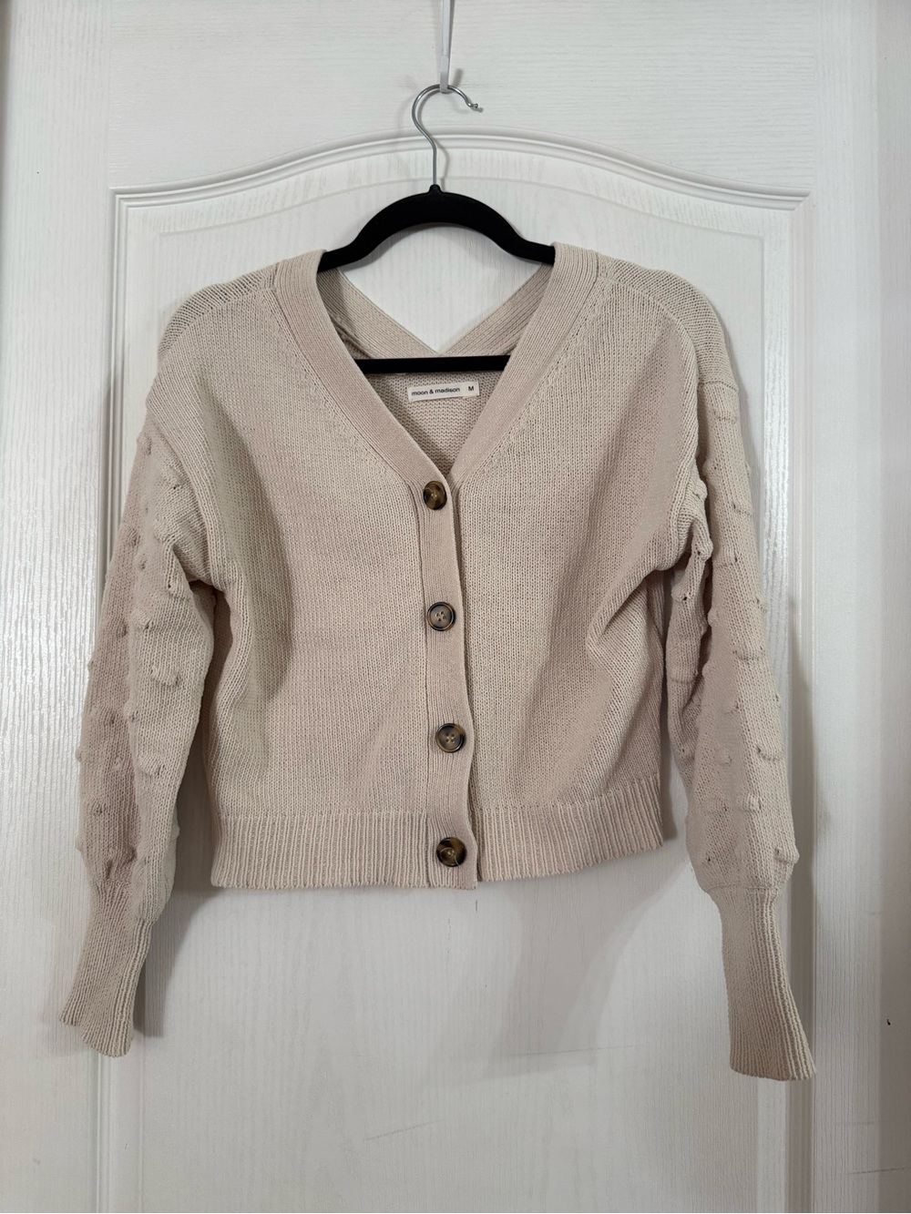 Moon & Madison Women’s Cream Crop Sweater Sz M. O-18